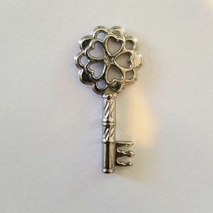 Four leaf clover Key Charm